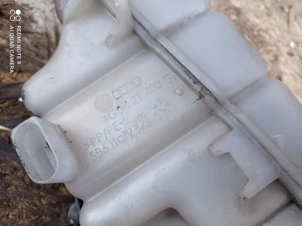 Audi A6 C7 Flüssigkeitsbehälter 4G0121403G image 3