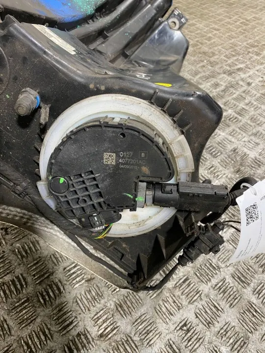 Tanque AdBlue Audi Q7 OEM 4M0131878BE Usado image 5