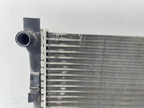 Radiateur d'eau Mercedes-Benz OEM 1685000208 Occasion image 7