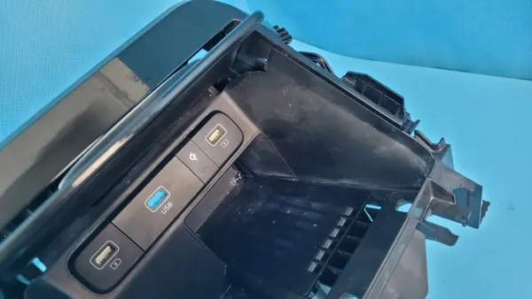 KIA SORENTO IV 20r Middenconsole Opbergruimte OEM 84630-P4000 image 5
