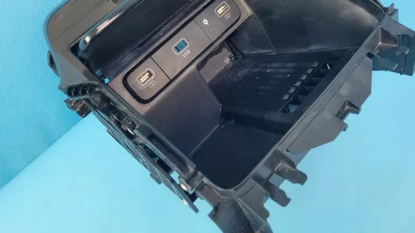 KIA SORENTO IV 20r Middenconsole Opbergruimte OEM 84630-P4000 image 6