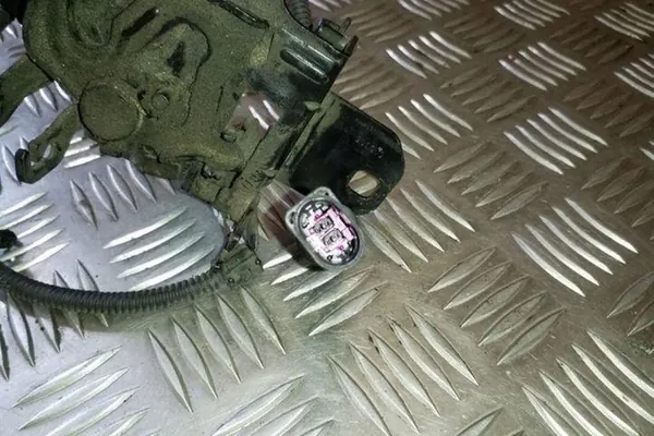 Motorhuvudlås VW GOLF IV VARIANT 1J0823509C image 2