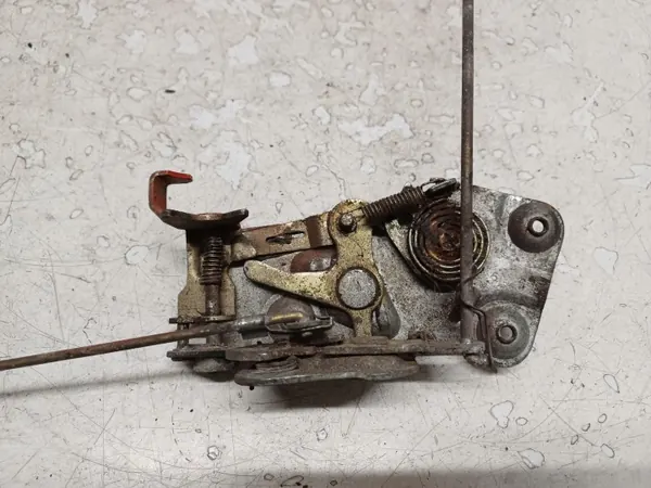 VW Karmann Ghia 55-74 Vasen Ovisulku OEM 1430405013.4L image 3
