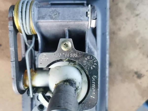 Vaihteensiirtovipu + kaapelit Audi A3 8L Lift 1.9 TDI image 6