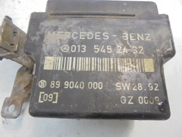 MERCEDES E W124 Gloeiplugrelais OEM image 2