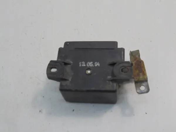 MERCEDES E W124 Gloeiplugrelais OEM image 3