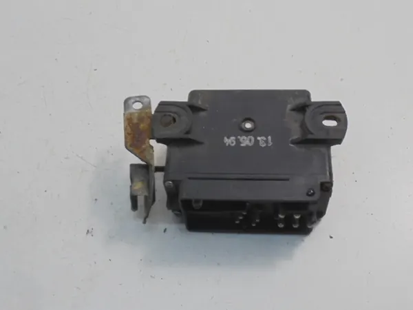 MERCEDES E W124 Gloeiplugrelais OEM image 4