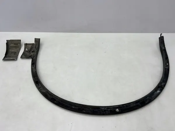 VW Touareg II Etu Oikea Lokasuoja Trim OEM 7P6853718F image 4