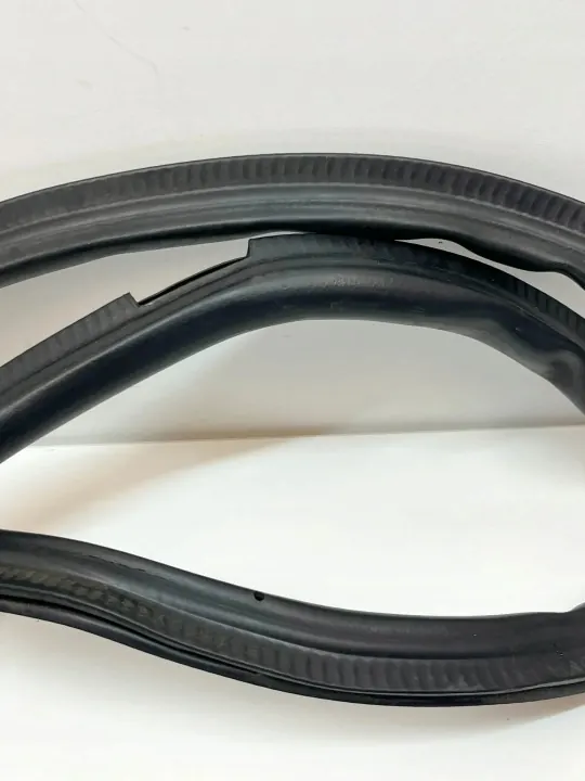 OEM A2318890098 moottoritilan tiiviste Mercedes SL 231 image 3
