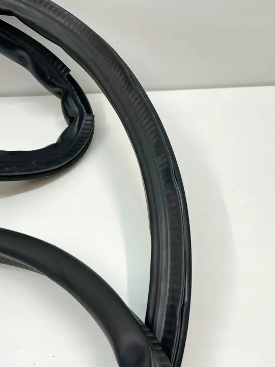 OEM A2318890098 moottoritilan tiiviste Mercedes SL 231 image 4