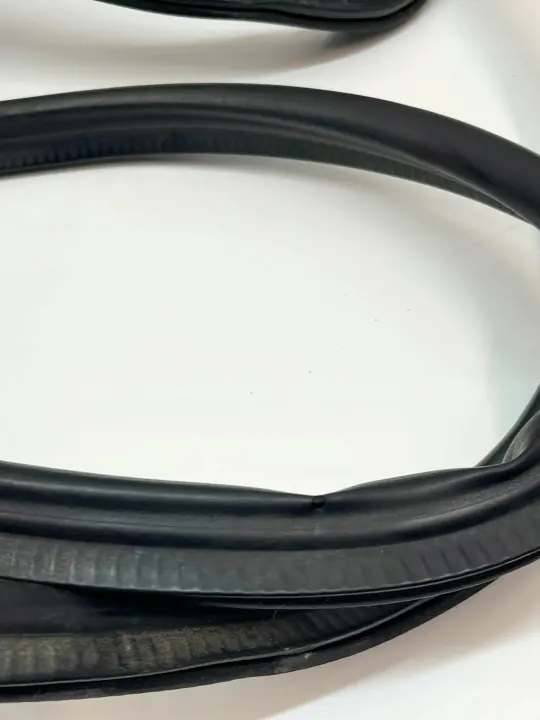 OEM A2318890098 moottoritilan tiiviste Mercedes SL 231 image 5