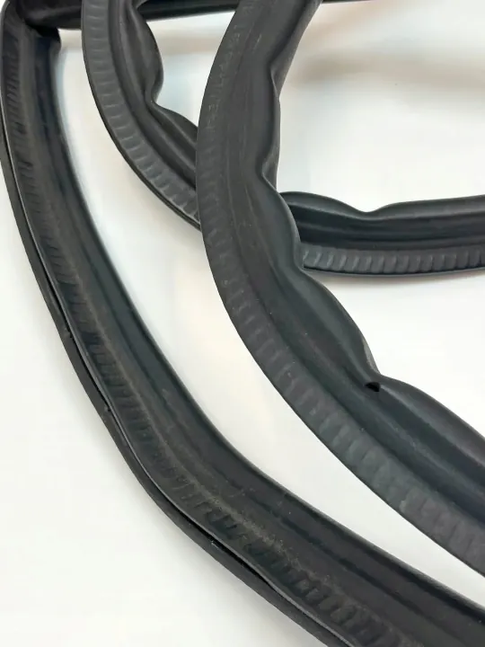 OEM A2318890098 moottoritilan tiiviste Mercedes SL 231 image 6