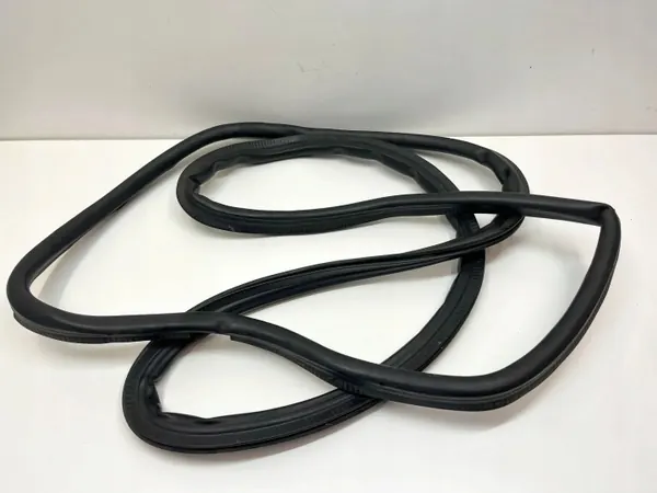 OEM A2318890098 moottoritilan tiiviste Mercedes SL 231 image 7