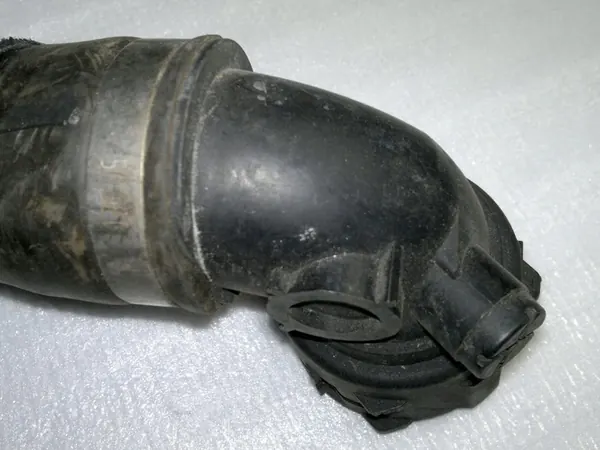 AUDI A6 4G 3.0TDI Termostato Manguera 059121111R image 3