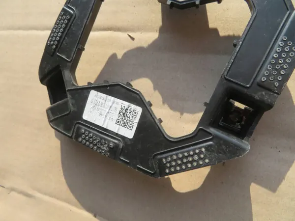 Soporte Polestar 2 OEM 8895109612 - Estado Usado image 3