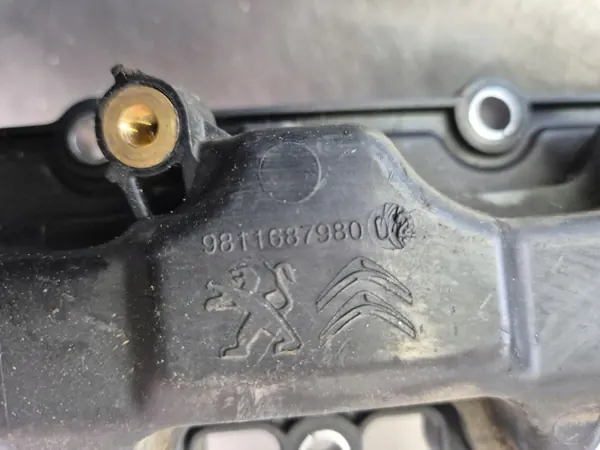 Couvercle de soupape OEM 9811687980 pour Citroen Peugeot image 3