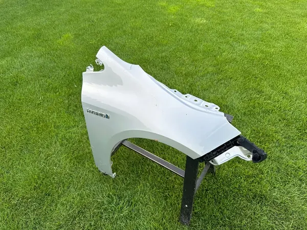 Parafango anteriore destro Toyota Corolla E21 HB-5 Kombi OEM image 3