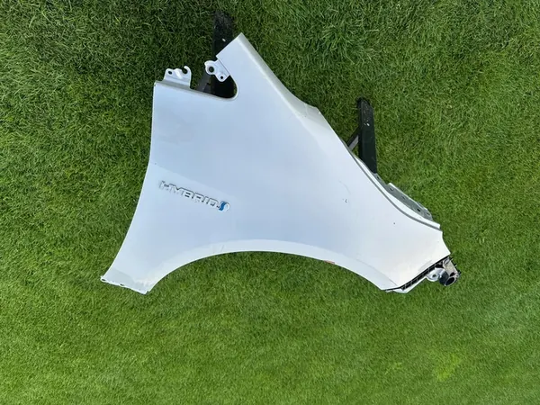 Parafango anteriore destro Toyota Corolla E21 HB-5 Kombi OEM image 5