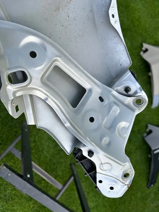 Parafango anteriore destro Toyota Corolla E21 HB-5 Kombi OEM image 9