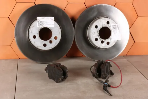 Discos e pastilhas dianteiros OEM 6880060 para BMW G image 2