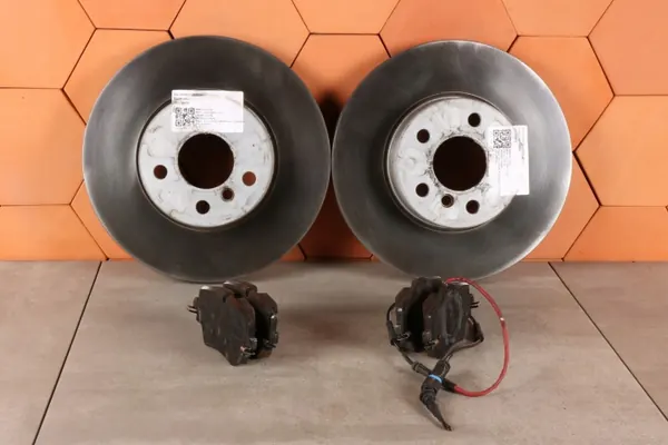 Discos e pastilhas dianteiros OEM 6880060 para BMW G image 3