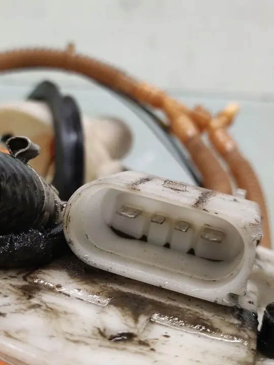 Bomba de combustível AUDI A6 ALLROAD 2.5L diesel 132kW 4B0906087BD image 5