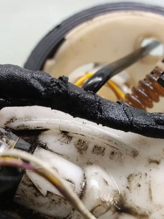 Bomba de combustível AUDI A6 ALLROAD 2.5L diesel 132kW 4B0906087BD image 8