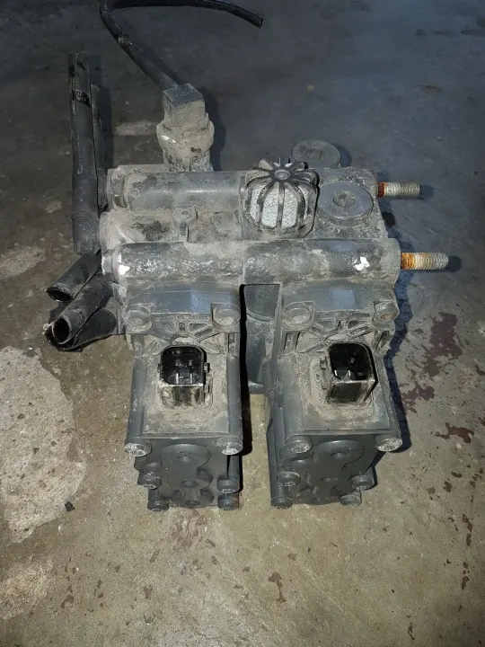Válvula ar suspensão ECAS OEM 0013271225 Actros MP4 image 6