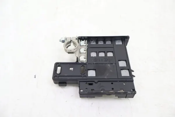 Maserati Batterisäkring OEM 6701582750 - Begagnad image 4
