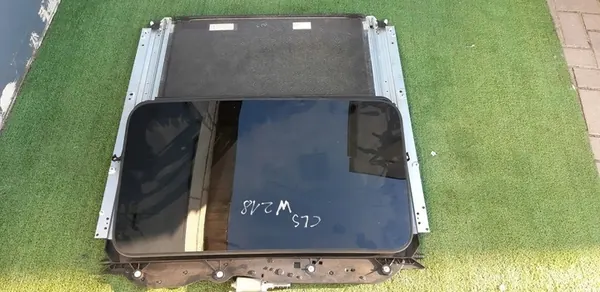 MERCEDES CLS W218 TAKLUCKA GLAS A2187800529 image 2