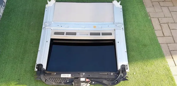 MERCEDES CLS W218 TAKLUCKA GLAS A2187800529 image 3