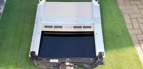 MERCEDES CLS W218 TAKLUCKA GLAS A2187800529 image 4