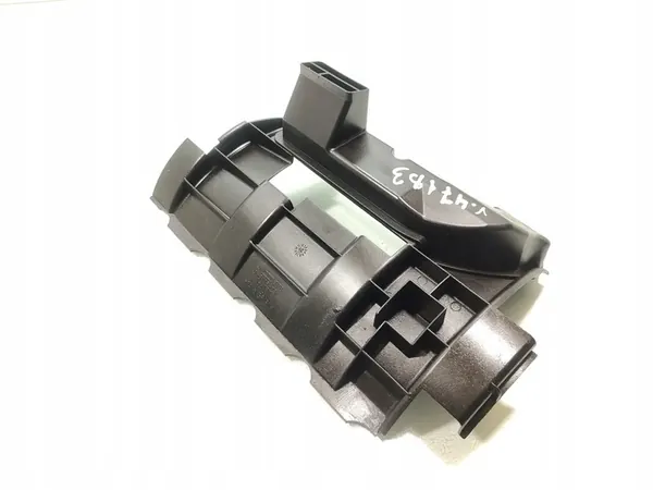 VW Golf Oljetank 1.6 Bensin 2006 06B103623L image 2