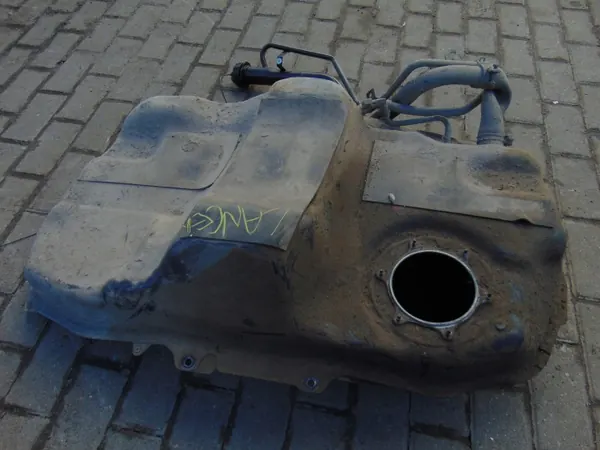 Tank-Einfüllstutzen OEM MLVIIIEU1 für Mitsubishi Lancer image 3