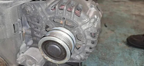 Renault Clio Alternator 2004 1.5L 8200022774 image 2