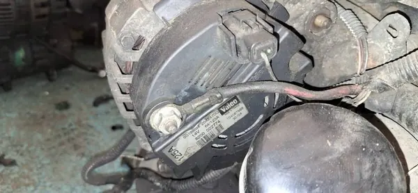 Renault Clio Alternator 2004 1.5L 8200022774 image 3