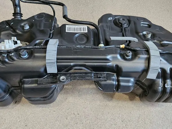 Brandstoftank Mercedes-Benz OE A2054705900 - Gebruikt image 10