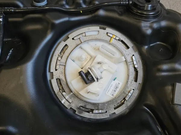Brandstoftank Mercedes-Benz OE A2054705900 - Gebruikt image 3
