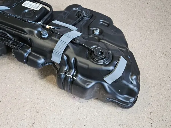 Brandstoftank Mercedes-Benz OE A2054705900 - Gebruikt image 5