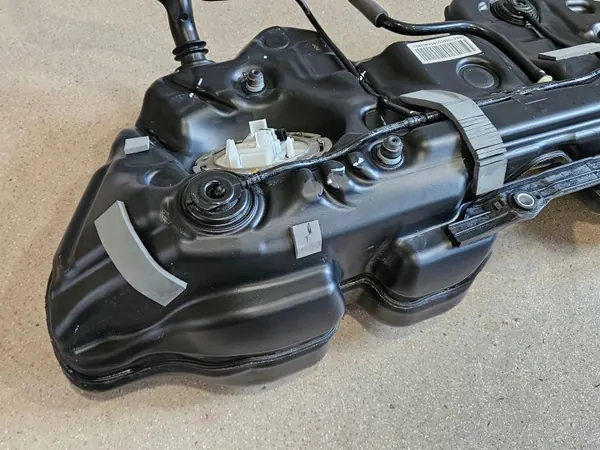 Brandstoftank Mercedes-Benz OE A2054705900 - Gebruikt image 8