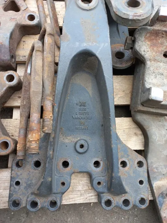Scania P380 11R E5 Puoliakselikiinnike OEM 1799578 image 2