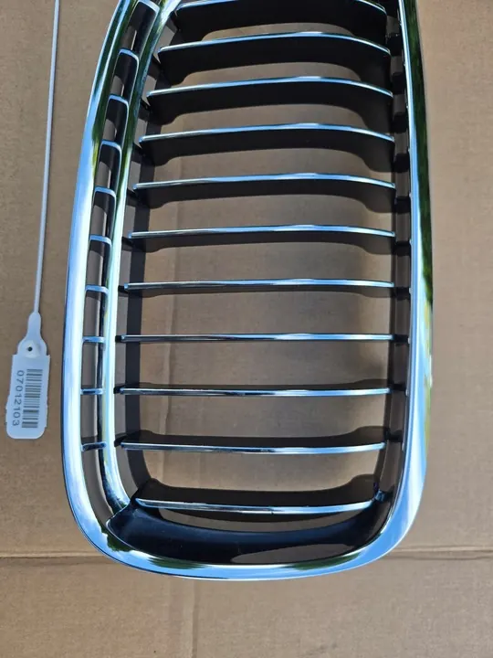 Grade de para-choque direito BMW 3 E90 E91 OEM 51137201970 image 2