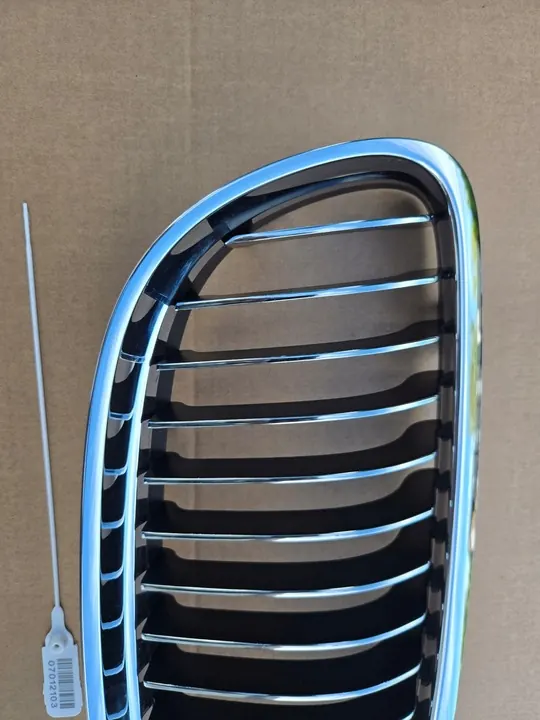 Grade de para-choque direito BMW 3 E90 E91 OEM 51137201970 image 3