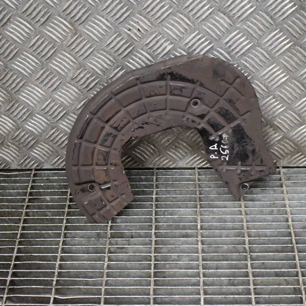 Escudo de disco de freno delantero derecho Maserati Ghibli OEM B430 image 2
