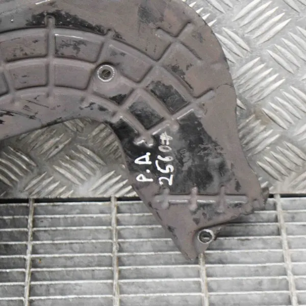 Escudo de disco de freno delantero derecho Maserati Ghibli OEM B430 image 5