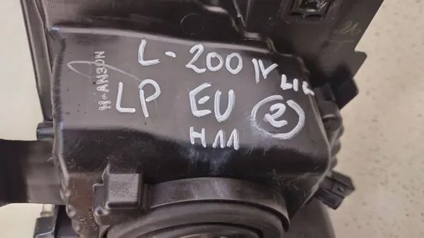 Faros delanteros izquierdo Mitsubishi L200 IV H11 Lente image 4