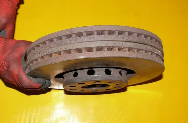 DISCOS DE FREIO DIANTEIROS BOSCH AUDI S6 A6 C5 image 2