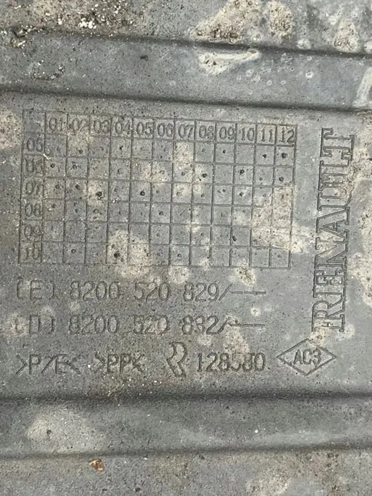 Renault Clio III Motoröverdrag 8200520832 image 4