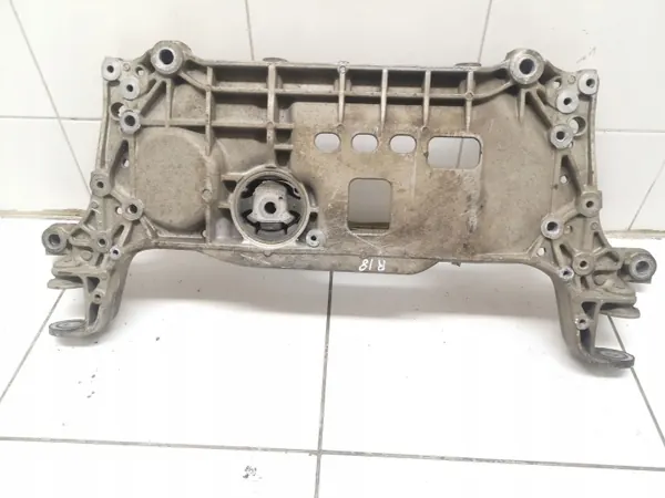 VW Passat B7 Vorderachsträger OEM 7N0199369A image 7
