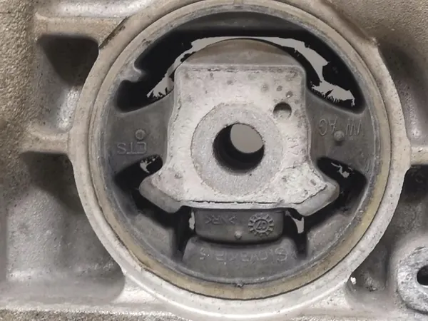 VW Passat B7 Vorderachsträger OEM 7N0199369A image 8
